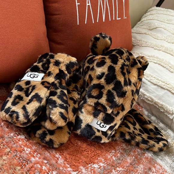 UGG Other - Toddler UGG Cheetah Set